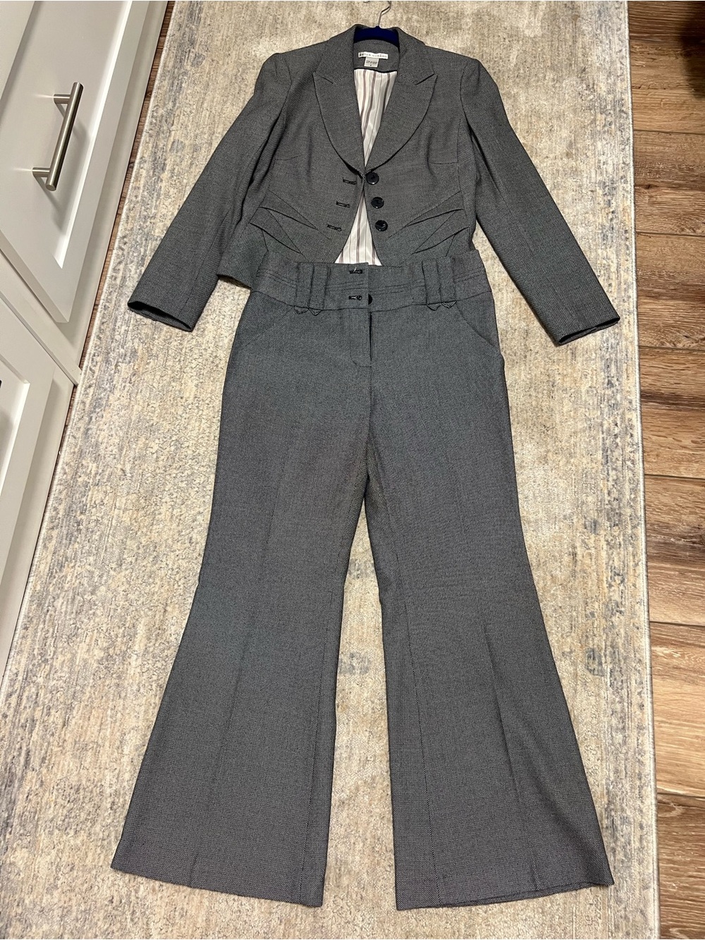 Peter Nygard women’s suit size 6